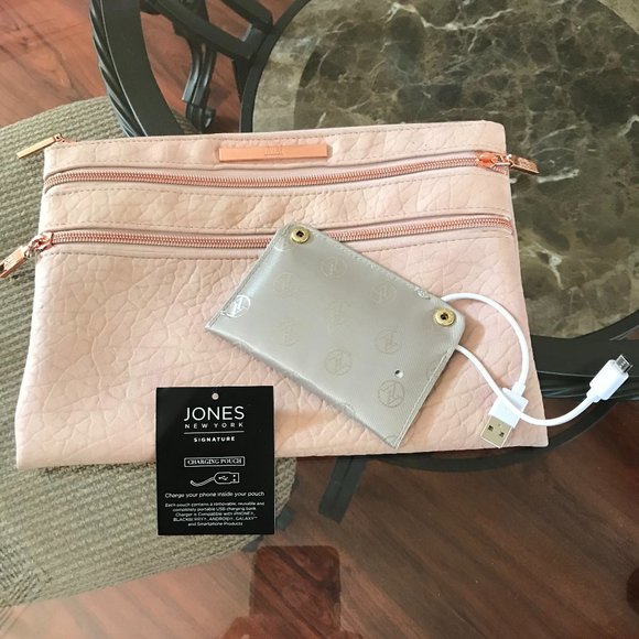 Jones New York Handbags - NWT Jones New York Charging Pouch